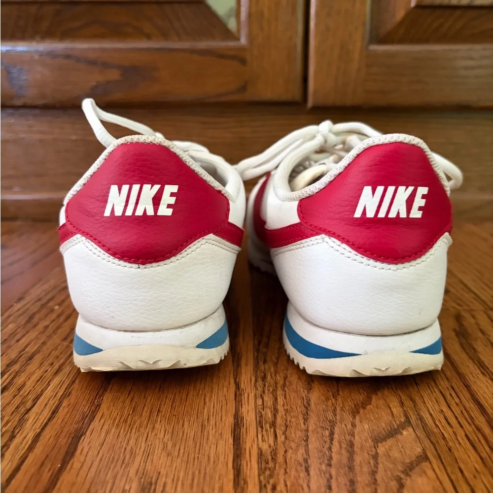 Nike Kids White Sneakers with Red Swoosh and Blue Accent - Size 7Y